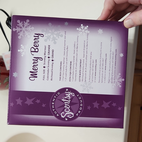 Scentsy Merry Berry full-size warmer, new with box - Picture 6 of 7